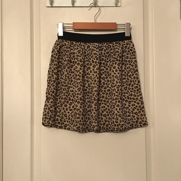 Brand new Abercrombie & Fitch skirt - Picture 2 of 3